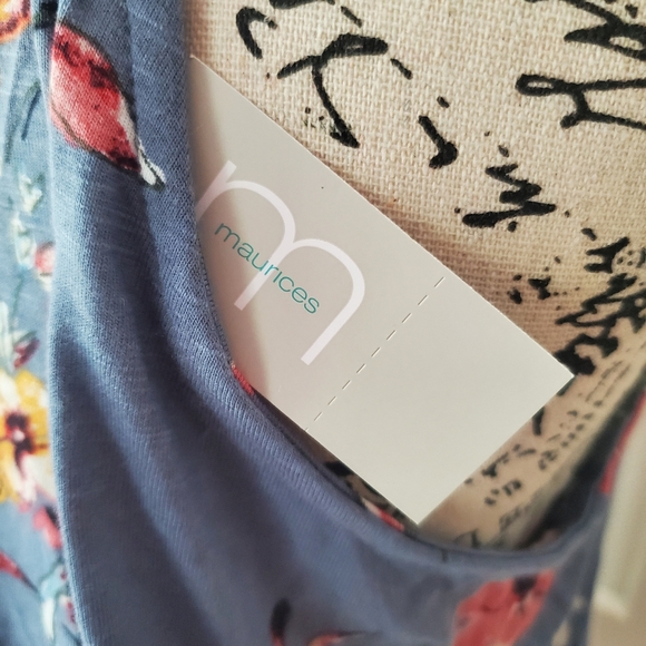 Floral Top-NWT - Picture 6 of 6